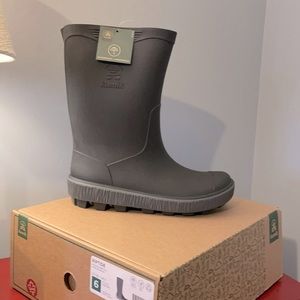 Kamik RipTide rain boot- Black/Charcoal Youth Size 6/NEW WITH BOX